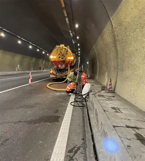 临沭隧道排水渠清淤